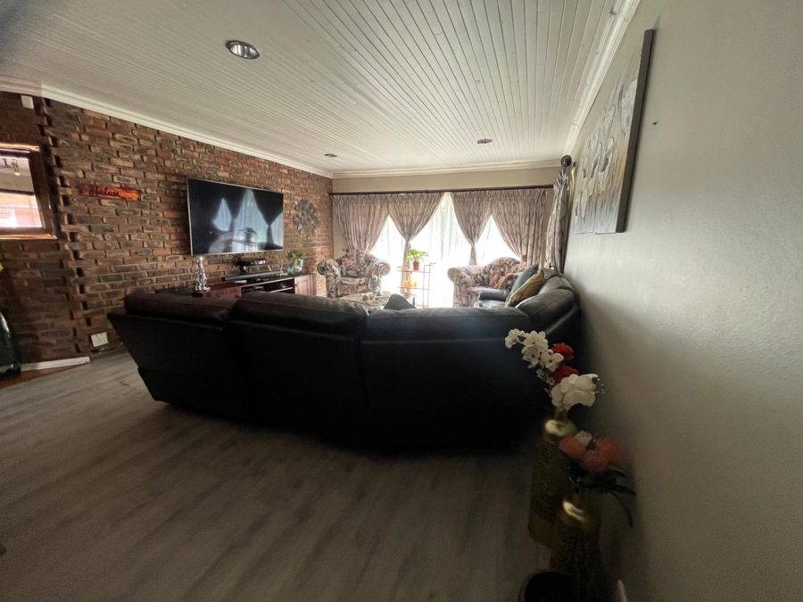 4 Bedroom Property for Sale in Riebeeckstad Free State